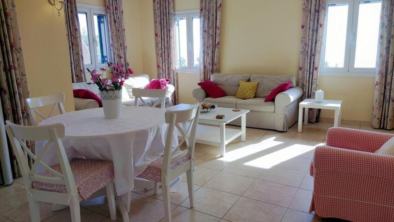 Gimari Nikolas House מראה חיצוני תמונה